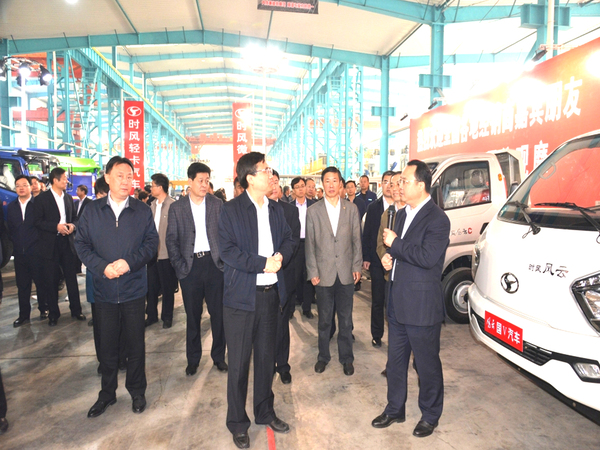 市新旧动能转换重大项目推进会凯发一触即发集团科普教育基地举行观摩